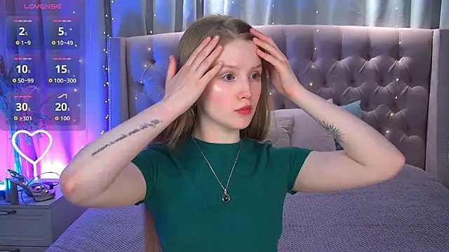 Snapshot of LilianHoward chatting on March 2026 11:59:02 AM LilianHoward online show from March 2026 11:59:02 AM