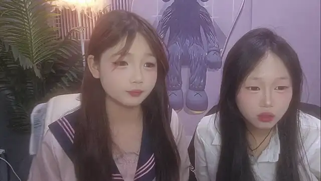 Snapshot of AA-HH-AA chatting on December 2025 02:00:01 PM AA-HH-AA online show from December 2025 02:00:01 PM