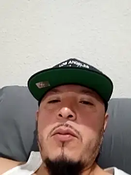 Lalin2323 online show from February 2026 01:33:01 AM