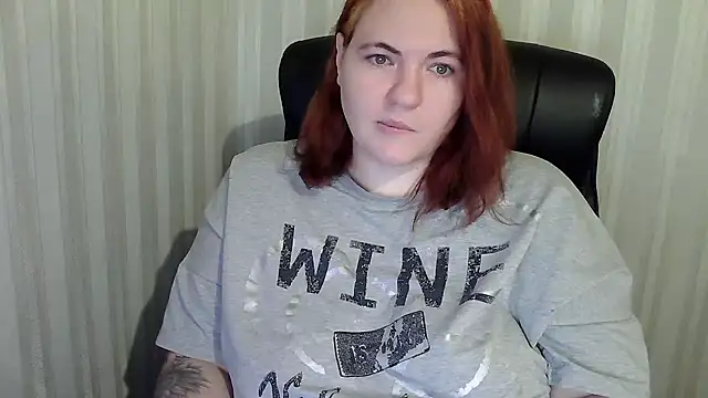 Snapshot of LisaLeon chatting on December 2025 03:06:01 PM LisaLeon online show from December 2025 03:06:01 PM