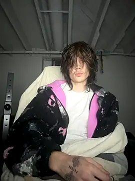 DkAuxier1 online show from December 2025 11:23:02 PM