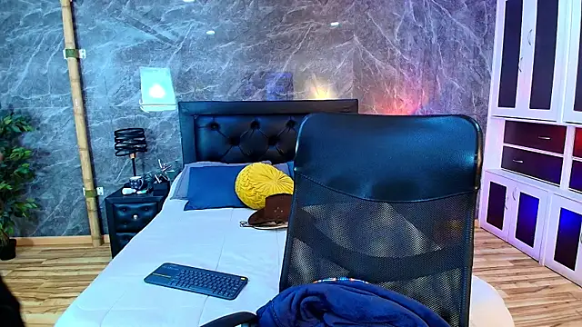 PatrickS25 online show from February 2026 04:44:01 AM