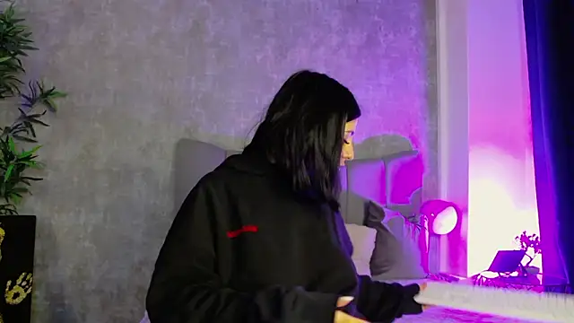 LucyRayy online show from February 2026 07:56:01 PM