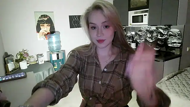 LunaPeony online show from February 2026 04:46:02 PM