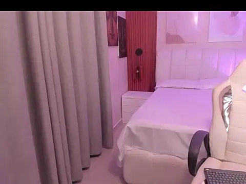 Snapshot of Miss_dare chatting on December 2025 10:13:01 AM Miss dare online show from December 2025 10:13:01 AM