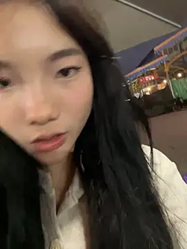 Snapshot of r-u-ok chatting on December 2025 11:11:01 PM r-u-ok online show from December 2025 11:11:01 PM