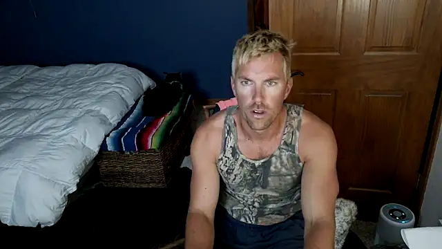 Snapshot of SpunRedneck chatting on June 2026 02:25:01 AM SpunRedneck online show from June 2026 02:25:01 AM