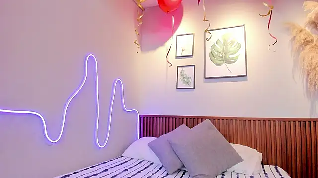 MIAROGGERSS online show from March 2026 04:01:02 AM