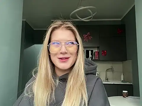 Snapshot of Sora_Wayde chatting on December 2025 04:30:02 AM Sora Wayde online show from December 2025 04:30:02 AM