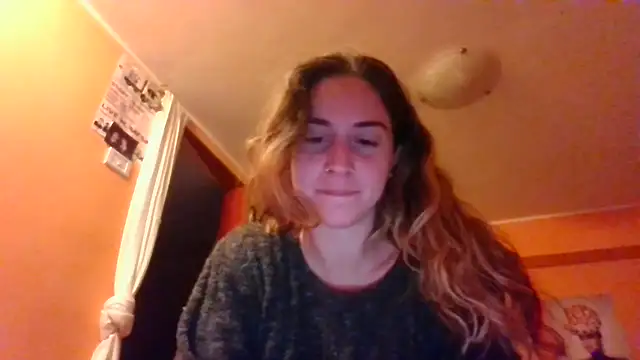 Snapshot of HornyJuliaXO chatting on December 2025 02:08:02 AM HornyJuliaXO online show from December 2025 02:08:02 AM