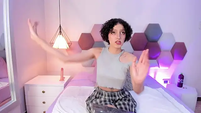 LyraVendrell online show from March 2026 12:39:01 AM