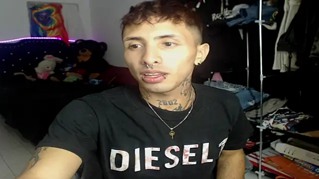 Snapshot of wallewe chatting on December 2025 06:49:01 PM wallewe online show from December 2025 06:49:01 PM