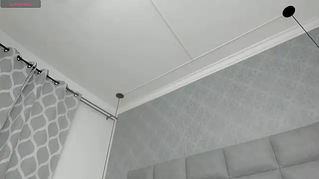 emilyy r online show from February 2026 06:52:01 PM