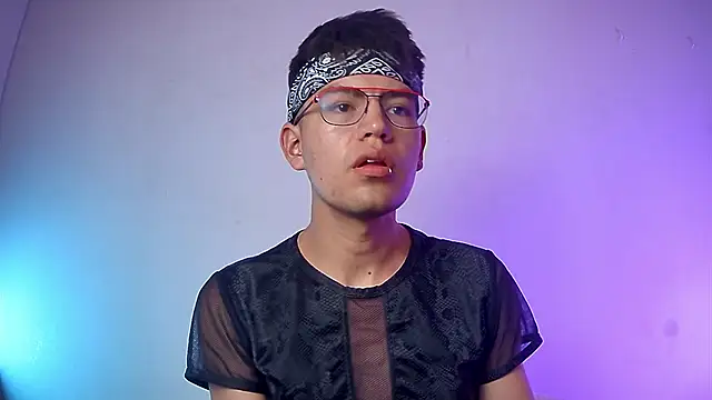 nicolatinboy online show from February 2026 09:05:02 PM