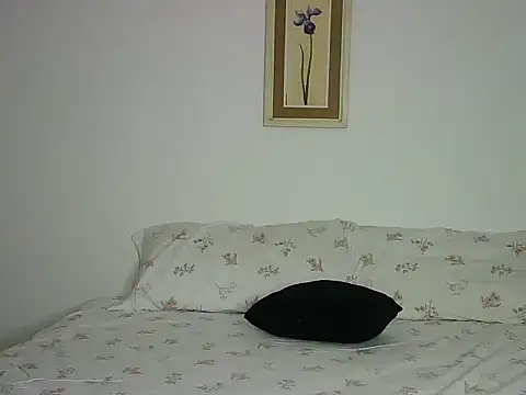 Snapshot of katerinepol chatting on December 2025 02:06:02 AM katerinepol online show from December 2025 02:06:02 AM