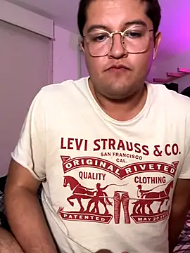 Snapshot of bready272 chatting on December 2025 05:37:02 AM bready272 online show from December 2025 05:37:02 AM