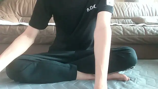 dongjun21 online show from February 2026 06:42:01 AM