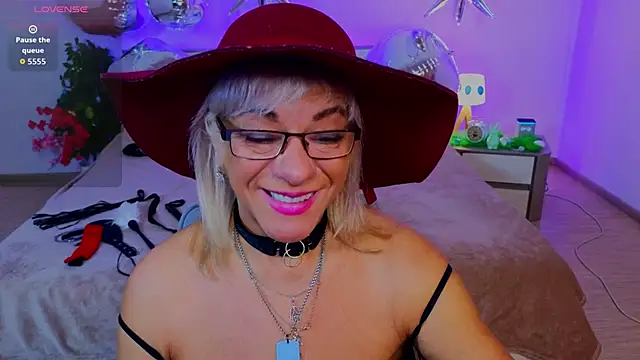 AnittaHarris  online show from April 2026 03:40:02 AM