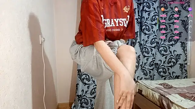 Snapshot of DesireHellgren chatting on December 2025 02:42:01 AM DesireHellgren online show from December 2025 02:42:01 AM