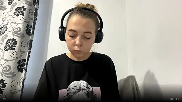 Snapshot of DavidaDao chatting on December 2025 02:04:02 PM DavidaDao online show from December 2025 02:04:02 PM