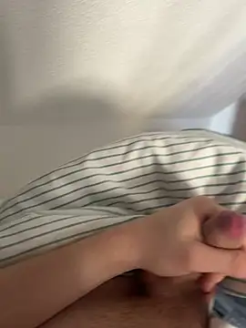 hannes256102 online show from April 2026 06:18:01 AM