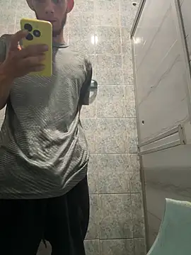 Snapshot of yisushotlarge chatting on December 2025 04:07:02 AM yisushotlarge online show from December 2025 04:07:02 AM