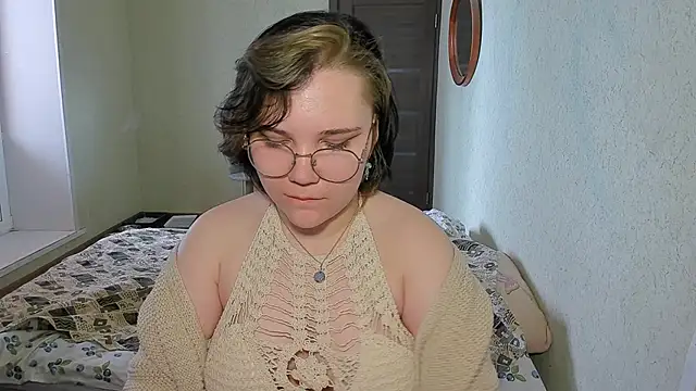 Snapshot of Lily-Violet chatting on March 2026 05:44:01 AM Lily-Violet online show from March 2026 05:44:01 AM