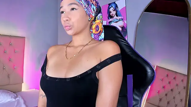 EmmaLawrence  online show from December 2025 08:13:01 PM