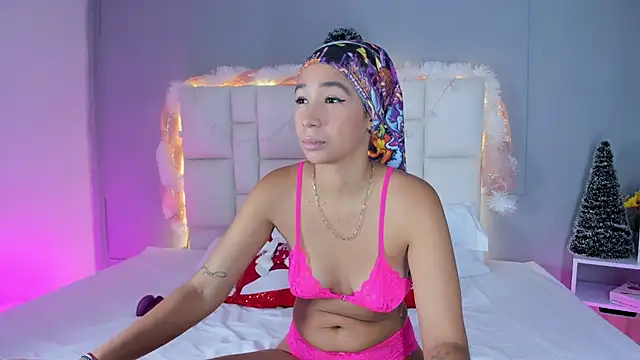 EmmaLawrence  online show from December 2025 04:35:02 PM