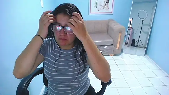 eva smit t online show from December 2025 02:53:01 AM