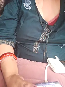Snapshot of desiriya14 chatting on June 2026 05:03:04 PM desiriya14 online show from June 2026 05:03:04 PM