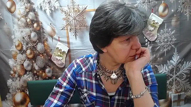 Snapshot of LunaDobra chatting on December 2025 12:11:02 PM LunaDobra online show from December 2025 12:11:02 PM