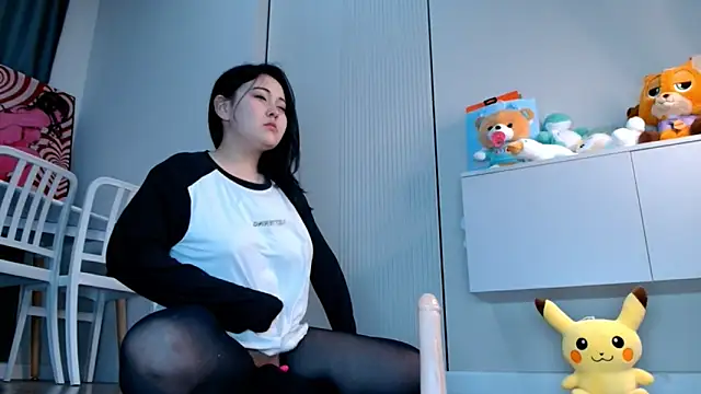 minji snow online show from April 2026 12:56:01 PM