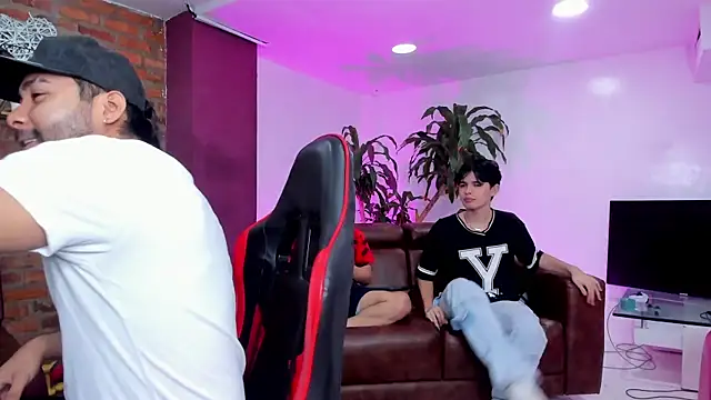 HotThreesoome online show from February 2026 12:21:01 PM