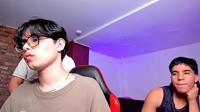 HotThreesoome online show from February 2026 12:27:01 PM