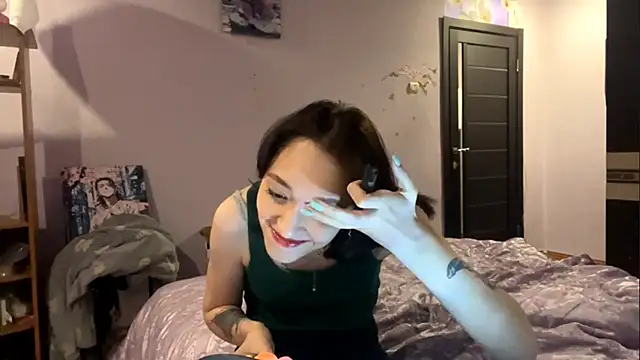 LoreanVardy online show from December 2025 11:08:01 AM