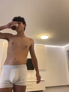 Snapshot of OnlyTyroone chatting on April 2026 07:03:02 PM OnlyTyroone online show from April 2026 07:03:02 PM