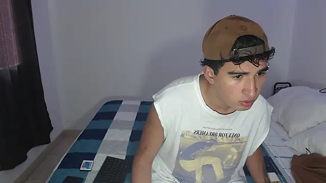 Snapshot of Dave_hot1 chatting on December 2025 08:47:02 PM Dave hot1 online show from December 2025 08:47:02 PM