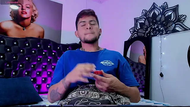 vaalentiino online show from December 2025 10:25:01 PM