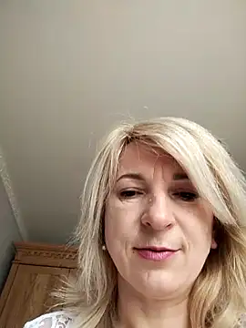 AhlyssaLove1155 online show from May 2026 05:59:01 AM