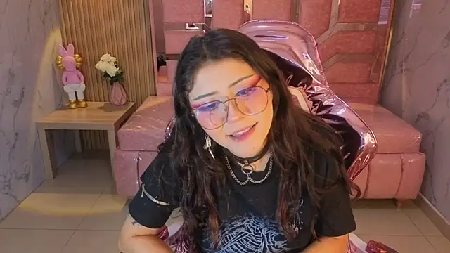 Snapshot of miss_devil_s chatting on December 2025 03:57:01 AM miss devil s online show from December 2025 03:57:01 AM