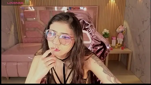 miss devil s online show from April 2026 03:22:01 AM