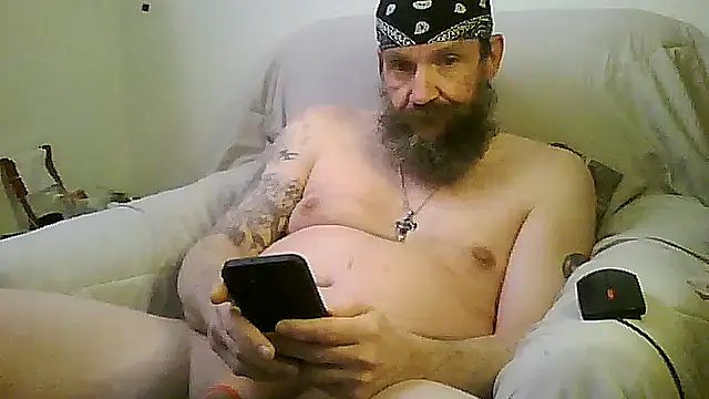 Snapshot of Spunfun555 chatting on April 2026 04:12:01 PM Spunfun555 online show from April 2026 04:12:01 PM
