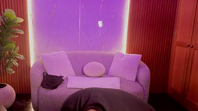 penelopeevg online show from December 2025 07:29:02 PM