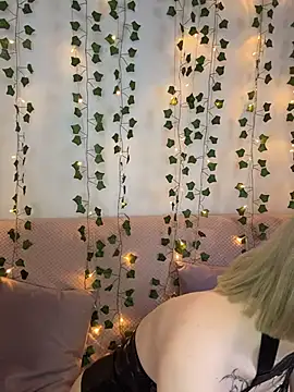 Snapshot of meli_sun chatting on December 2025 12:21:01 PM meli sun online show from December 2025 12:21:01 PM