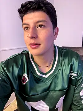 Goldenknight33 online show from December 2025 12:32:01 PM