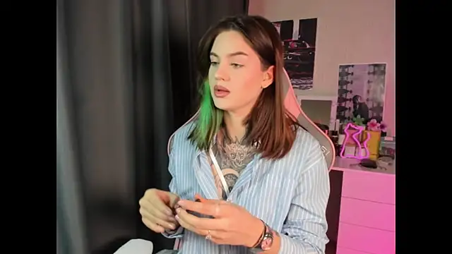 Snapshot of NikkieKitty chatting on December 2025 11:59:02 AM NikkieKitty online show from December 2025 11:59:02 AM