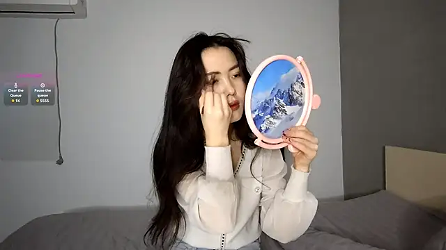 Snapshot of OleneBouras chatting on December 2025 09:25:01 AM OleneBouras online show from December 2025 09:25:01 AM