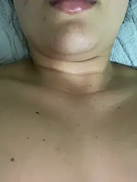 Snapshot of Lunynh chatting on March 2026 04:54:01 PM Lunynh online show from March 2026 04:54:01 PM