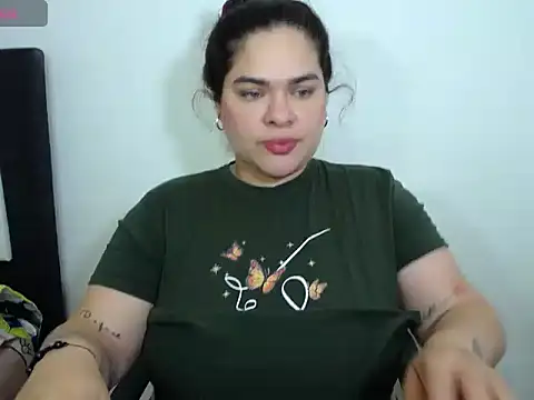 Snapshot of NinaFuentes2X chatting on August 2026 03:27:02 AM NinaFuentes2X online show from August 2026 03:27:02 AM